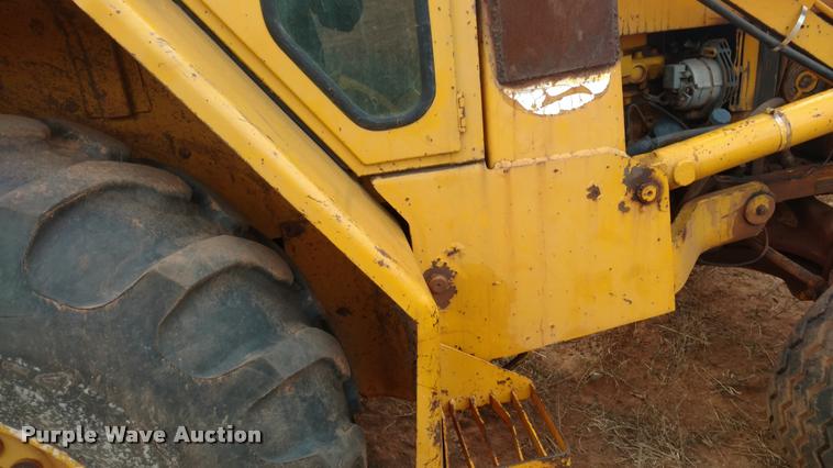 image for item DB0807 1983 John Deere 410 backhoe