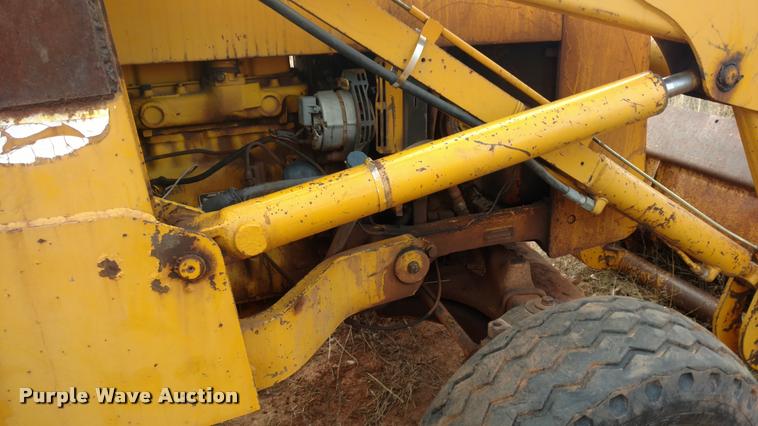 image for item DB0807 1983 John Deere 410 backhoe