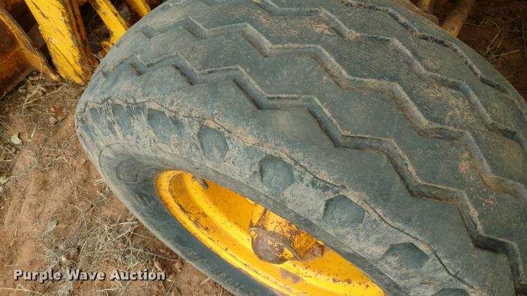 image for item DB0807 1983 John Deere 410 backhoe