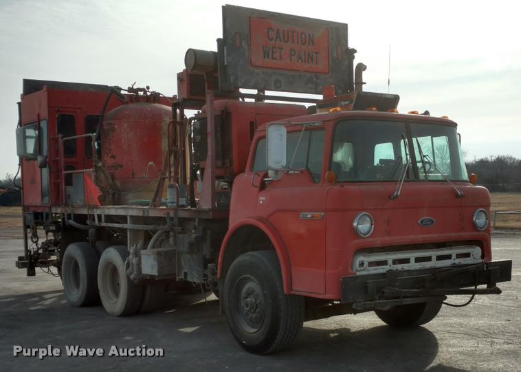 image for item DB0817 1989 Ford CT8000 paint striping truck