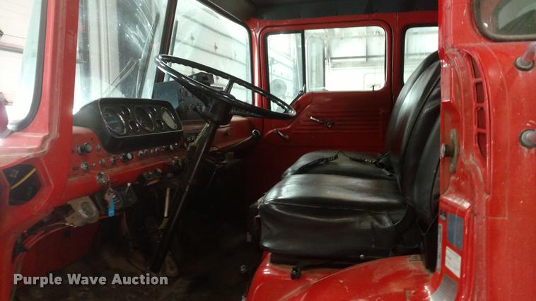 image for item DB0817 1989 Ford CT8000 paint striping truck