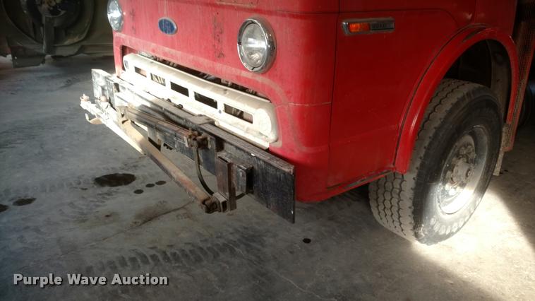 image for item DB0817 1989 Ford CT8000 paint striping truck