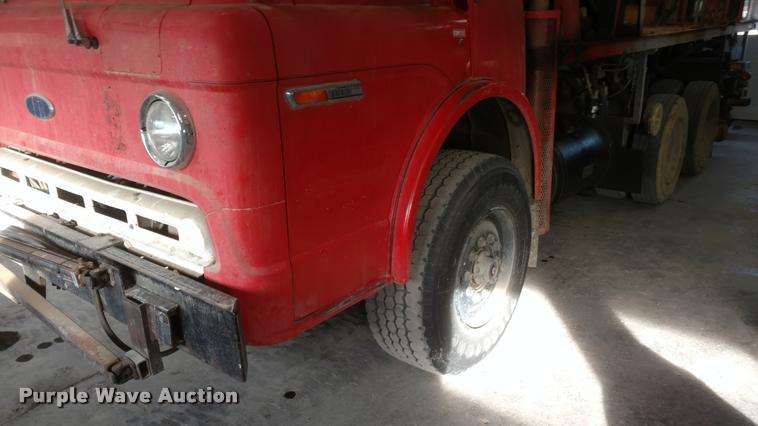 image for item DB0817 1989 Ford CT8000 paint striping truck