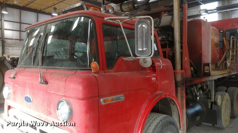 image for item DB0817 1989 Ford CT8000 paint striping truck