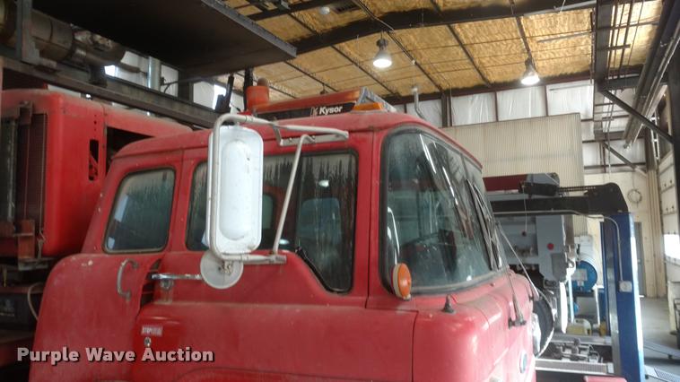 image for item DB0817 1989 Ford CT8000 paint striping truck