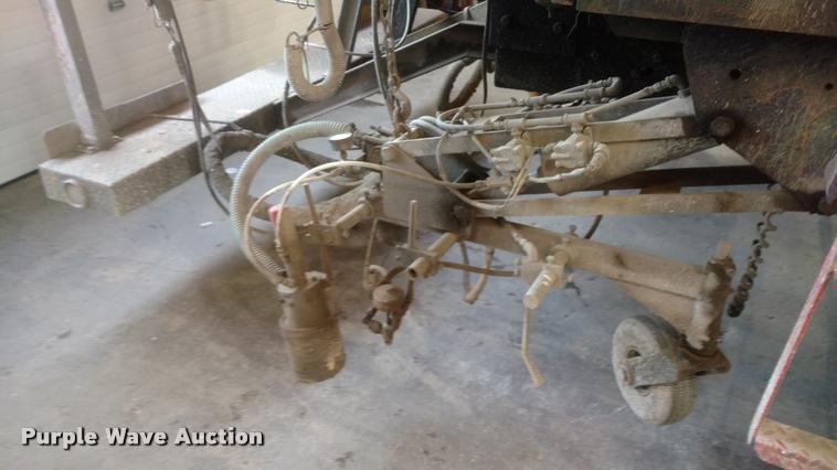 image for item DB0817 1989 Ford CT8000 paint striping truck