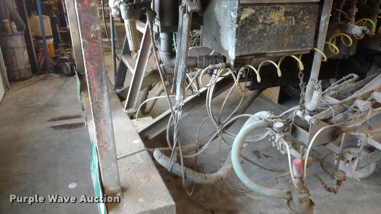 image for item DB0817 1989 Ford CT8000 paint striping truck