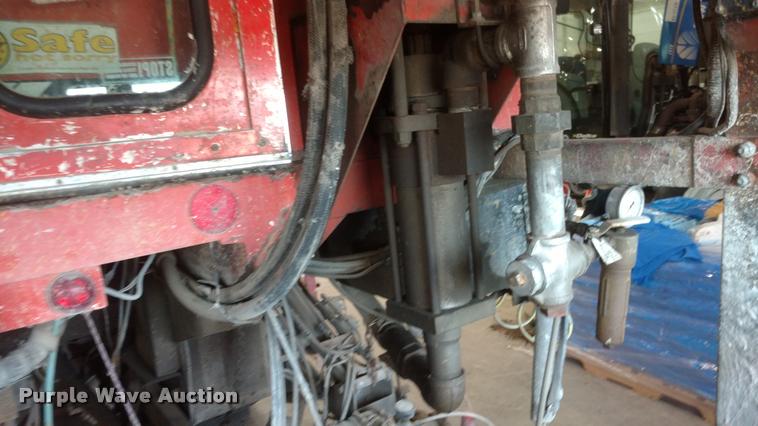 image for item DB0817 1989 Ford CT8000 paint striping truck