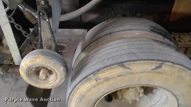 image for item DB0817 1989 Ford CT8000 paint striping truck