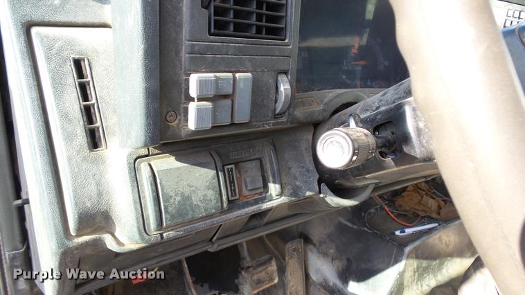 image for item DB2753 2001 GMC C7500 dump flatbed truck