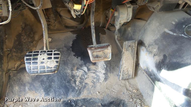 image for item DB2753 2001 GMC C7500 dump flatbed truck