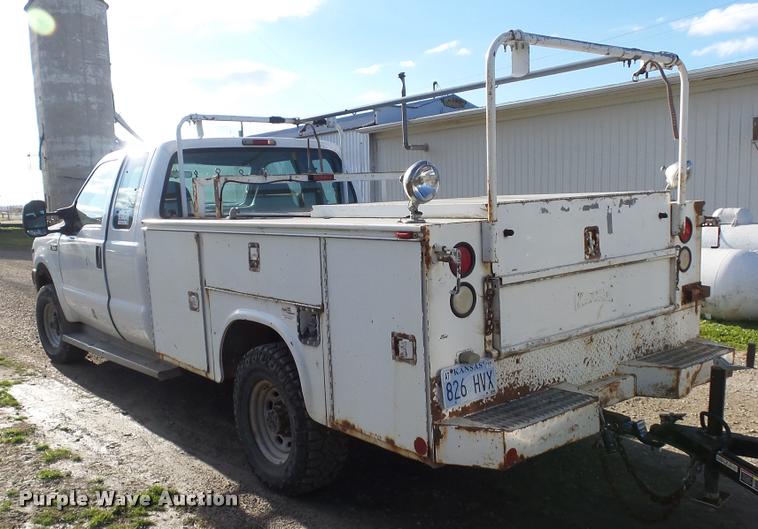 image for item DB2754 2000 Ford F350 Super Duty SuperCab utility truck