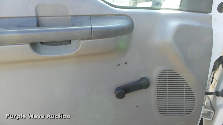 image for item DB2754 2000 Ford F350 Super Duty SuperCab utility truck