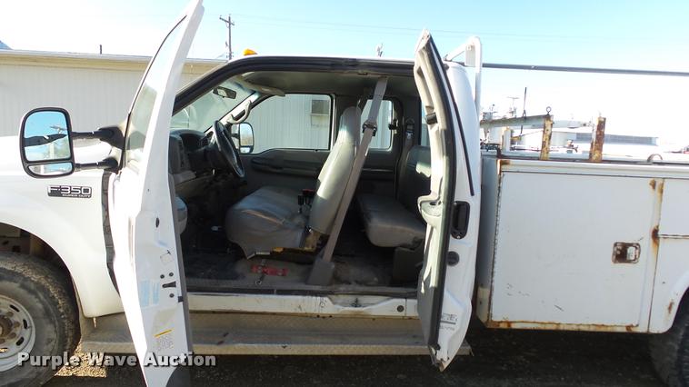 image for item DB2754 2000 Ford F350 Super Duty SuperCab utility truck