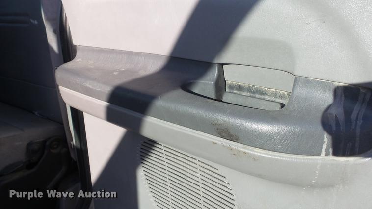 image for item DB2754 2000 Ford F350 Super Duty SuperCab utility truck