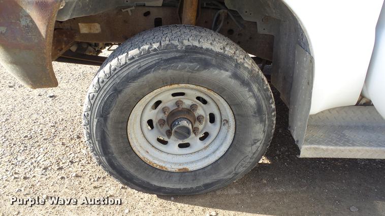 image for item DB2754 2000 Ford F350 Super Duty SuperCab utility truck