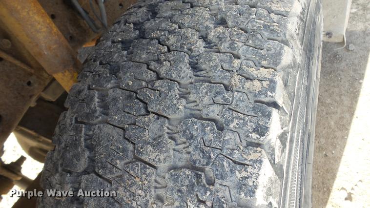 image for item DB2754 2000 Ford F350 Super Duty SuperCab utility truck