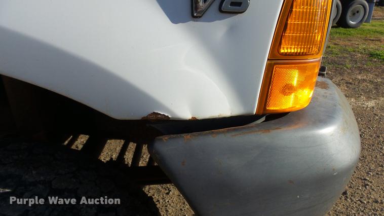 image for item DB2754 2000 Ford F350 Super Duty SuperCab utility truck