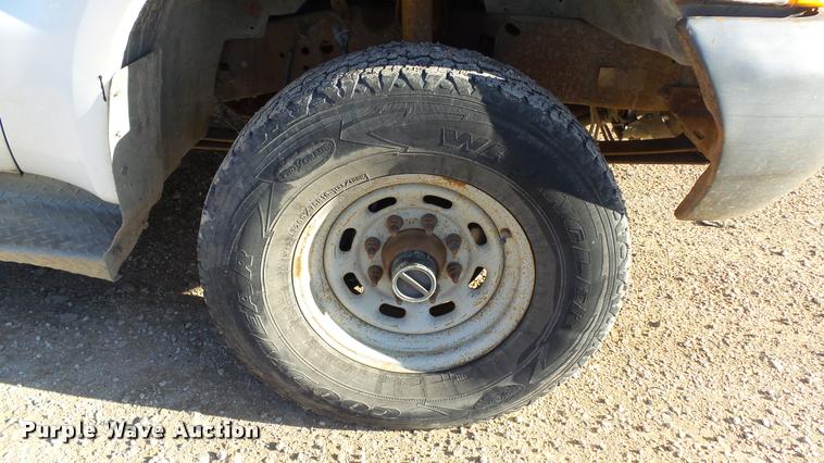 image for item DB2754 2000 Ford F350 Super Duty SuperCab utility truck