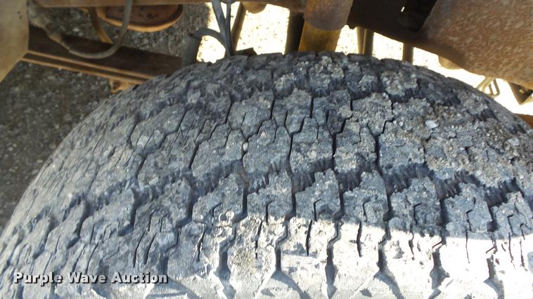 image for item DB2754 2000 Ford F350 Super Duty SuperCab utility truck