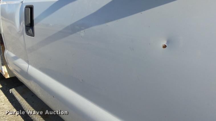 image for item DB2754 2000 Ford F350 Super Duty SuperCab utility truck