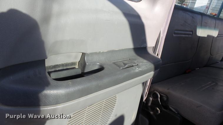 image for item DB2754 2000 Ford F350 Super Duty SuperCab utility truck