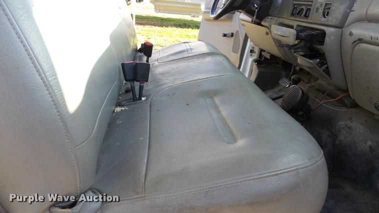 image for item DB2754 2000 Ford F350 Super Duty SuperCab utility truck