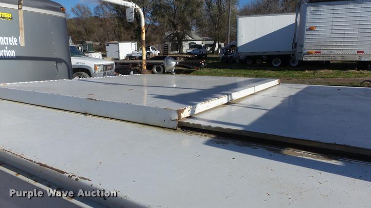 image for item DB2754 2000 Ford F350 Super Duty SuperCab utility truck