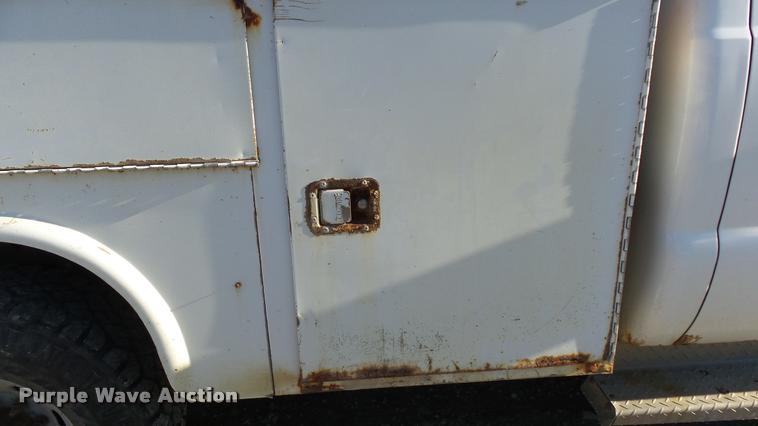 image for item DB2754 2000 Ford F350 Super Duty SuperCab utility truck