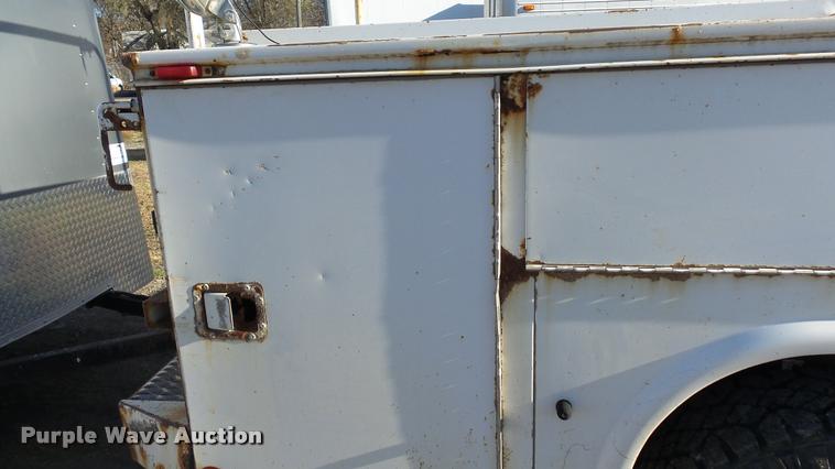 image for item DB2754 2000 Ford F350 Super Duty SuperCab utility truck