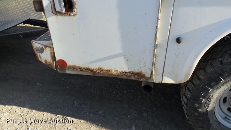 image for item DB2754 2000 Ford F350 Super Duty SuperCab utility truck