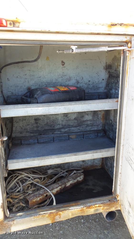 image for item DB2754 2000 Ford F350 Super Duty SuperCab utility truck