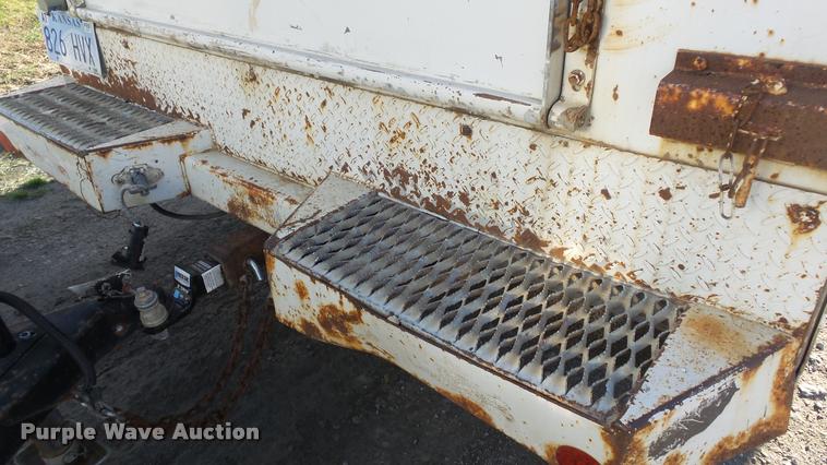 image for item DB2754 2000 Ford F350 Super Duty SuperCab utility truck