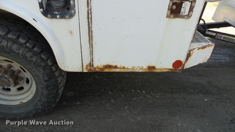 image for item DB2754 2000 Ford F350 Super Duty SuperCab utility truck