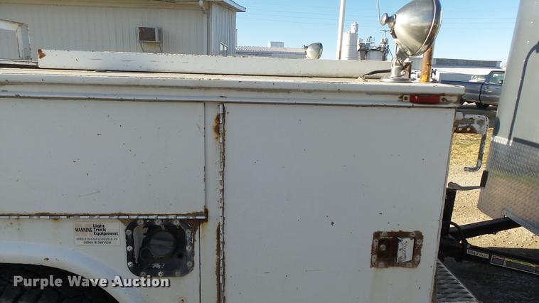 image for item DB2754 2000 Ford F350 Super Duty SuperCab utility truck