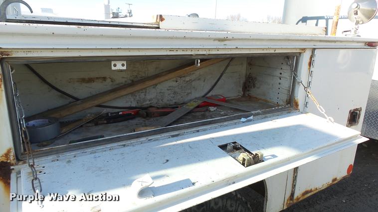 image for item DB2754 2000 Ford F350 Super Duty SuperCab utility truck