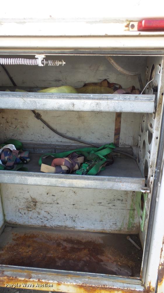 image for item DB2754 2000 Ford F350 Super Duty SuperCab utility truck