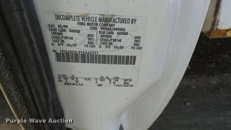 image for item DB2754 2000 Ford F350 Super Duty SuperCab utility truck