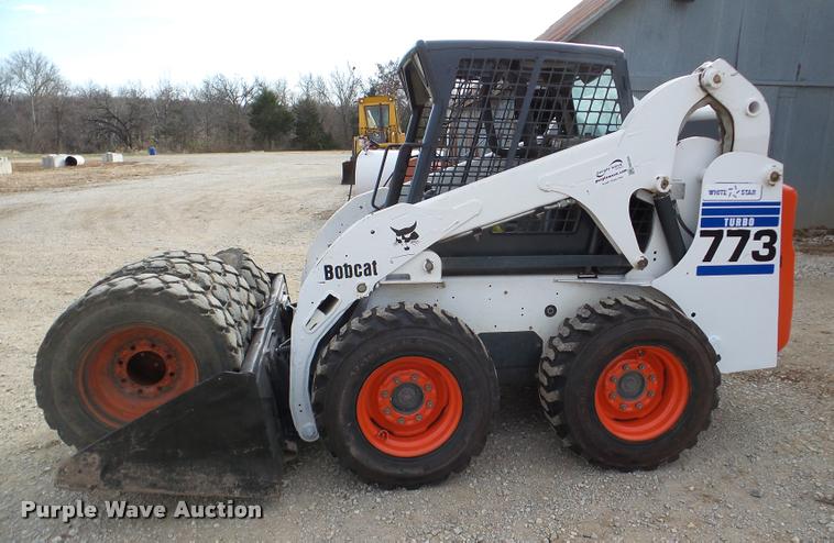 image for item DB5394 2001 Bobcat 773 Turbo skid steer