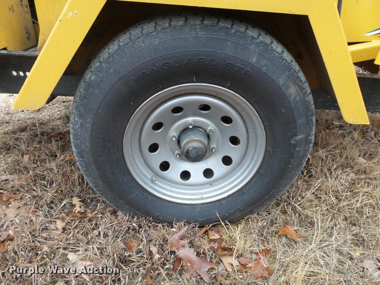 image for item J8999 2010 Vermeer BC1000XL wood chipper