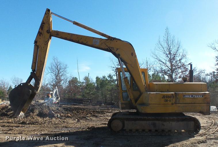 image for item K3411 1977 John Deere 690B excavator