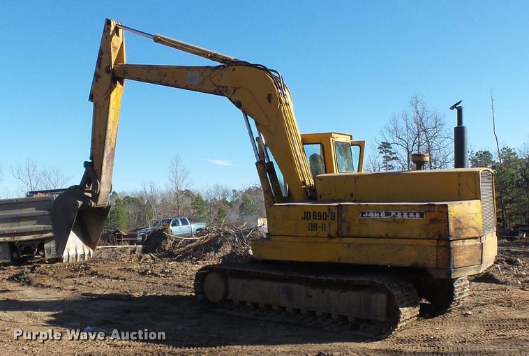 image for item K3411 1977 John Deere 690B excavator