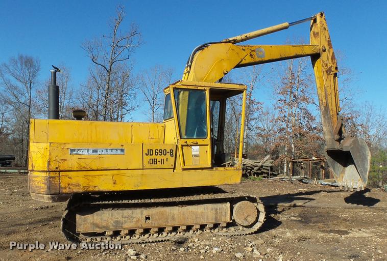 image for item K3411 1977 John Deere 690B excavator