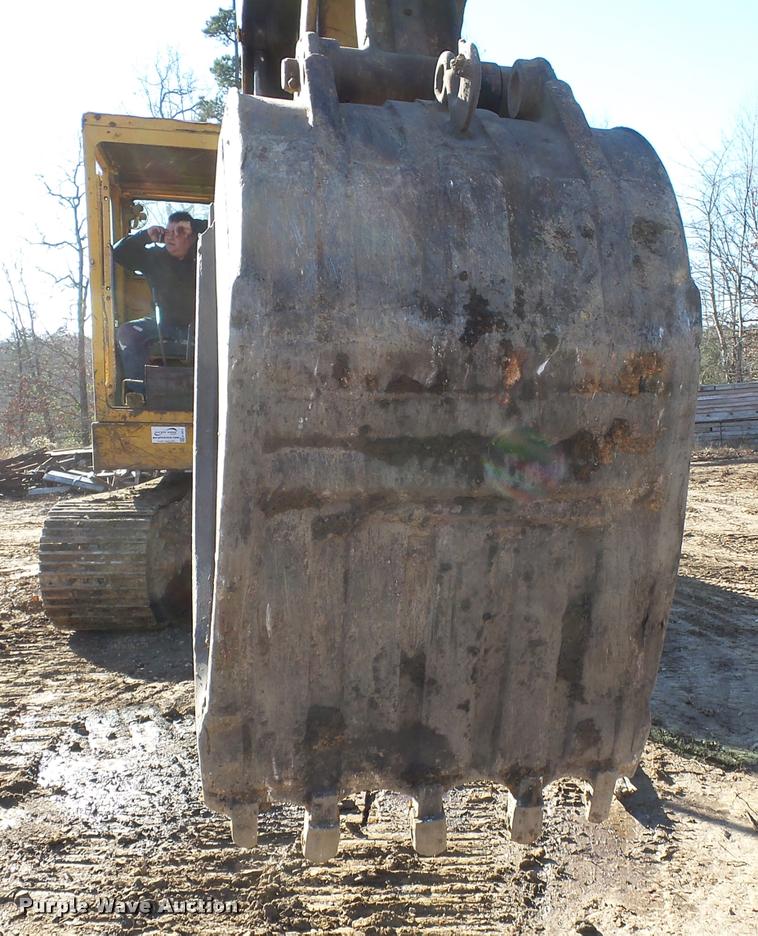 image for item K3411 1977 John Deere 690B excavator