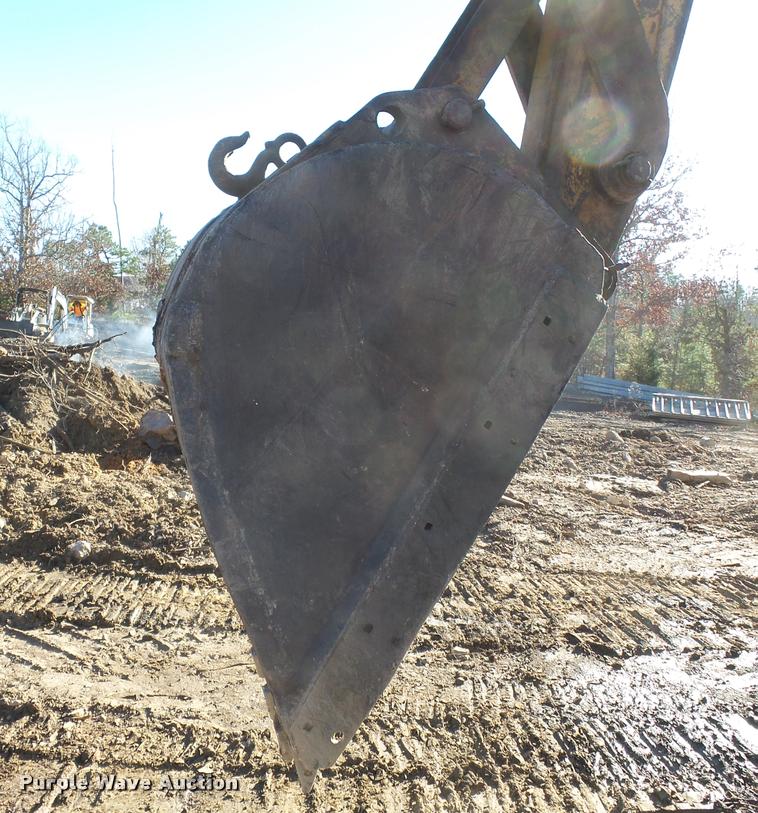 image for item K3411 1977 John Deere 690B excavator