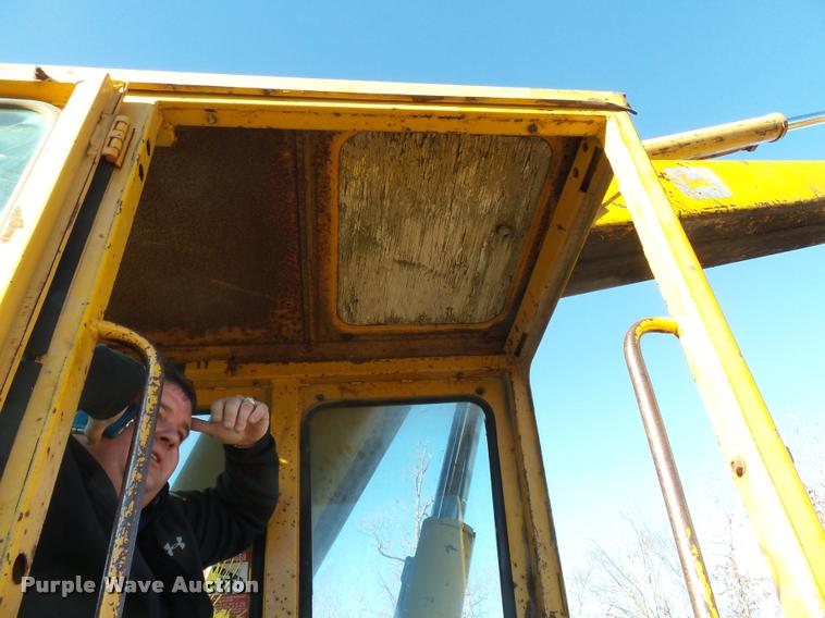 image for item K3411 1977 John Deere 690B excavator