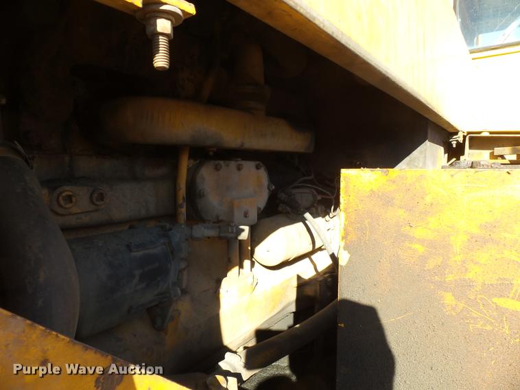 image for item K3411 1977 John Deere 690B excavator