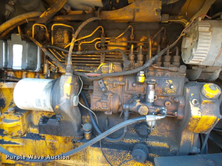 image for item K3411 1977 John Deere 690B excavator