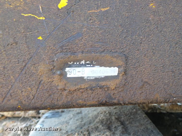 image for item K3411 1977 John Deere 690B excavator