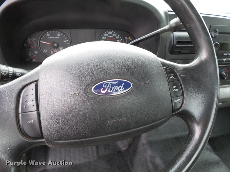 image for item K3467 2007 Ford F450 Super Duty service truck with crane